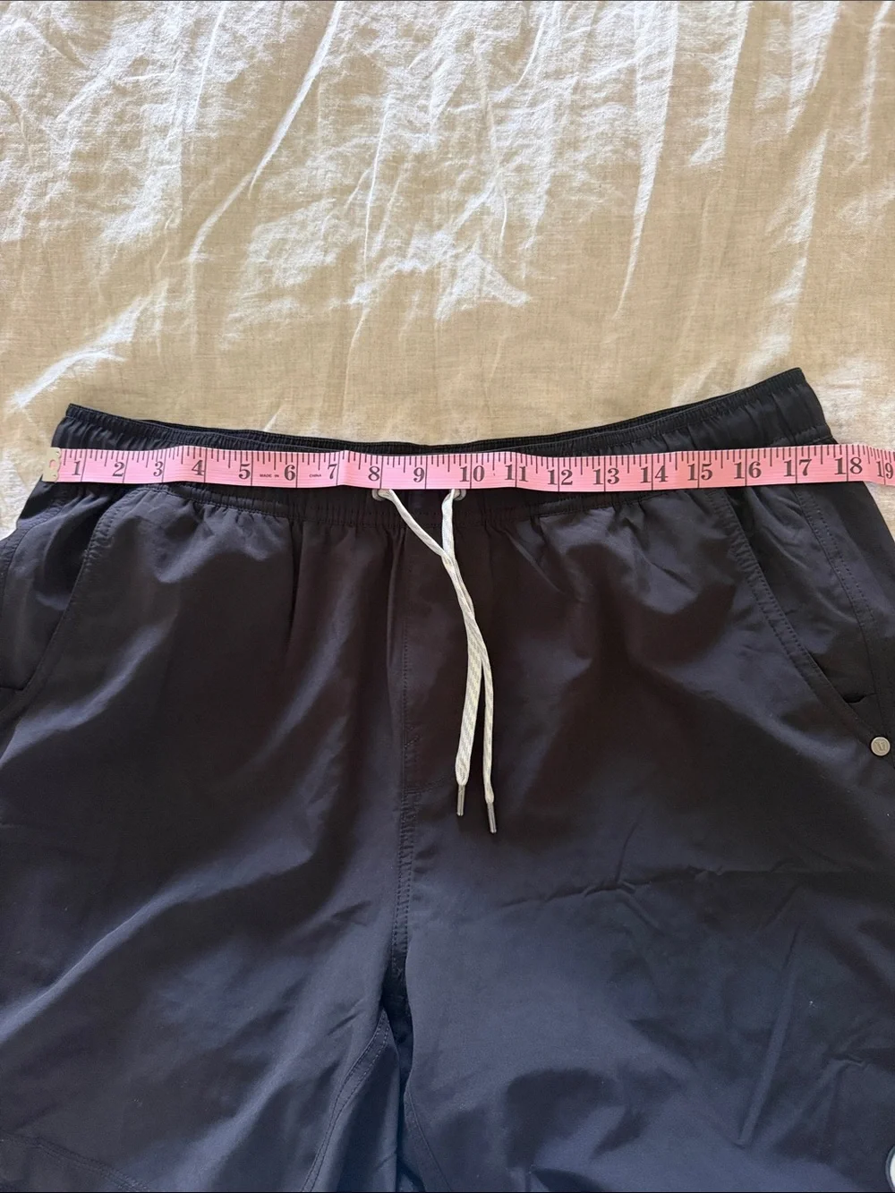 Vuori Black Lined Men's Shorts 7” inseam Kore with White Drawstring